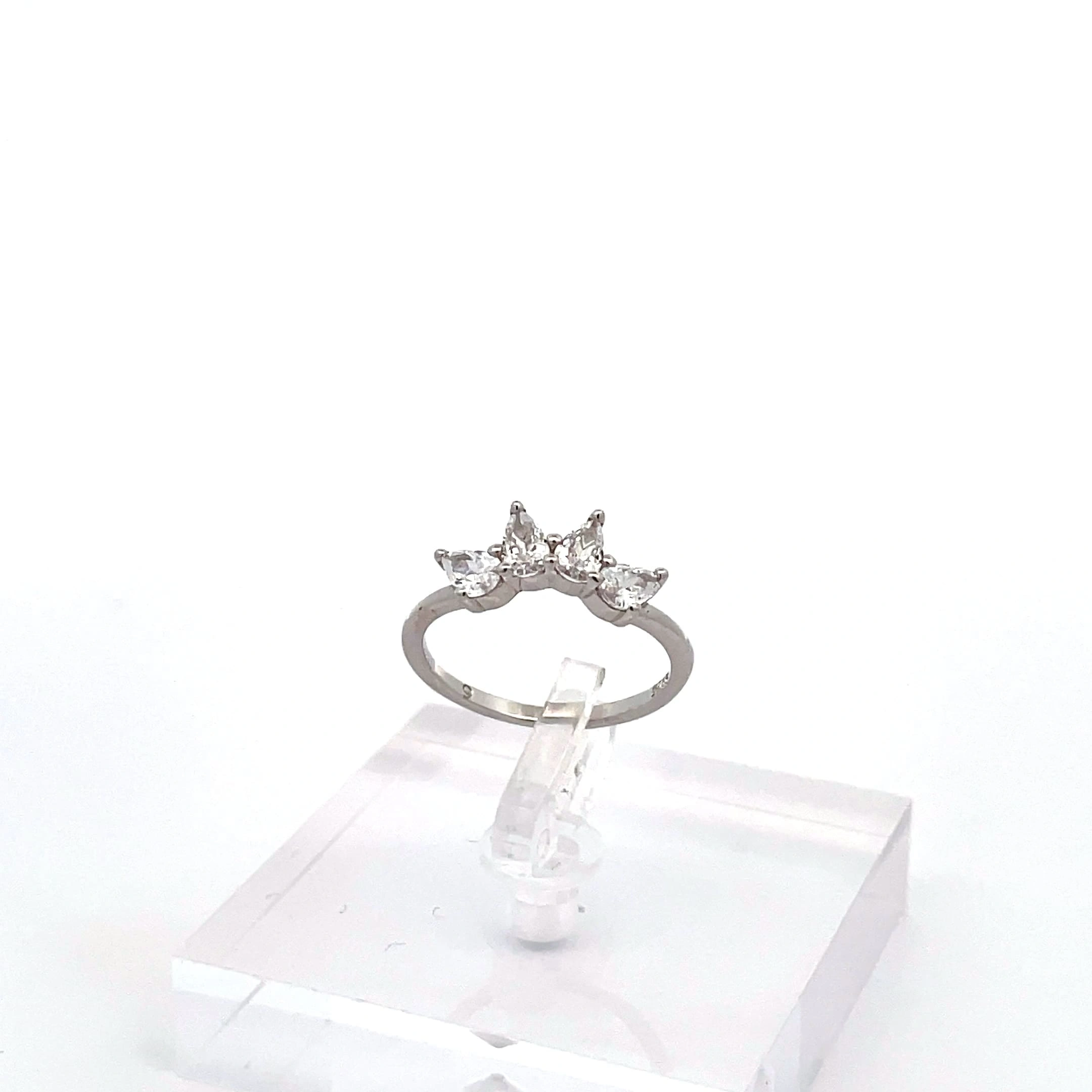 Cincin Crowned Elegance | Mustafa Jewellery Malaysia
