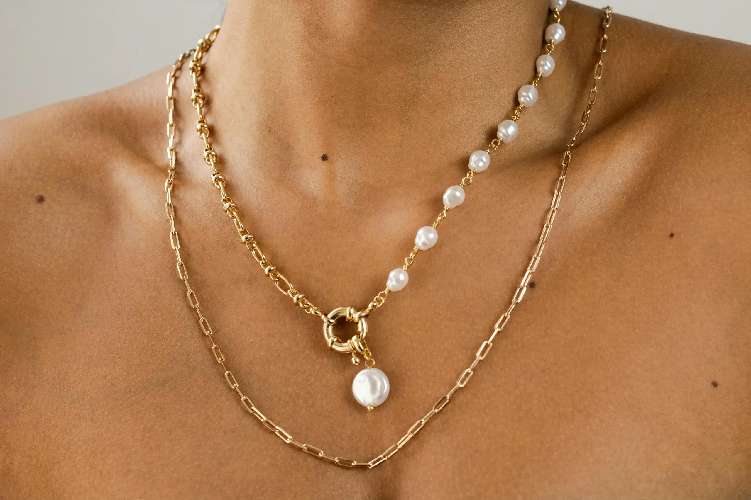 Lightweight Gold Pendant for Daily Wear in Malaysia