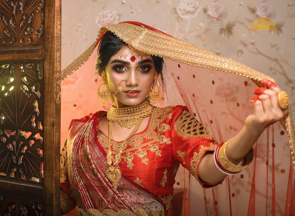 Connection Between Gold And Indian Attire | Mustafa Jewellery