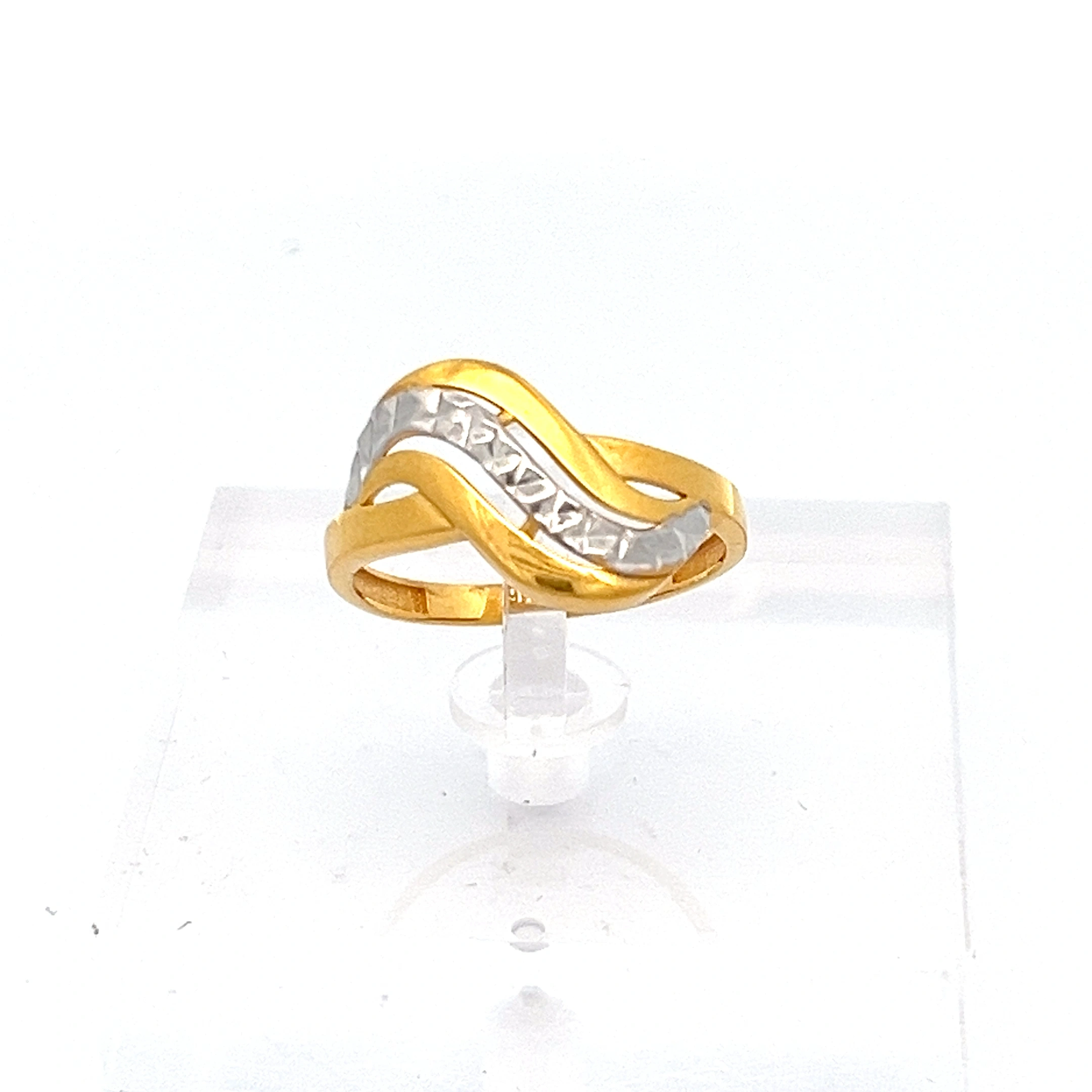 Golden Current Ring | Mustafa Jewellery Singapore
