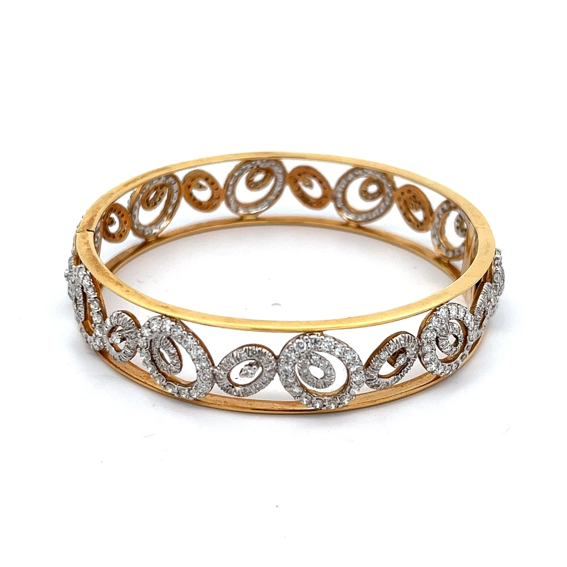 Sculpted Ripple Bangle | Mustafa Jewellery Malaysia